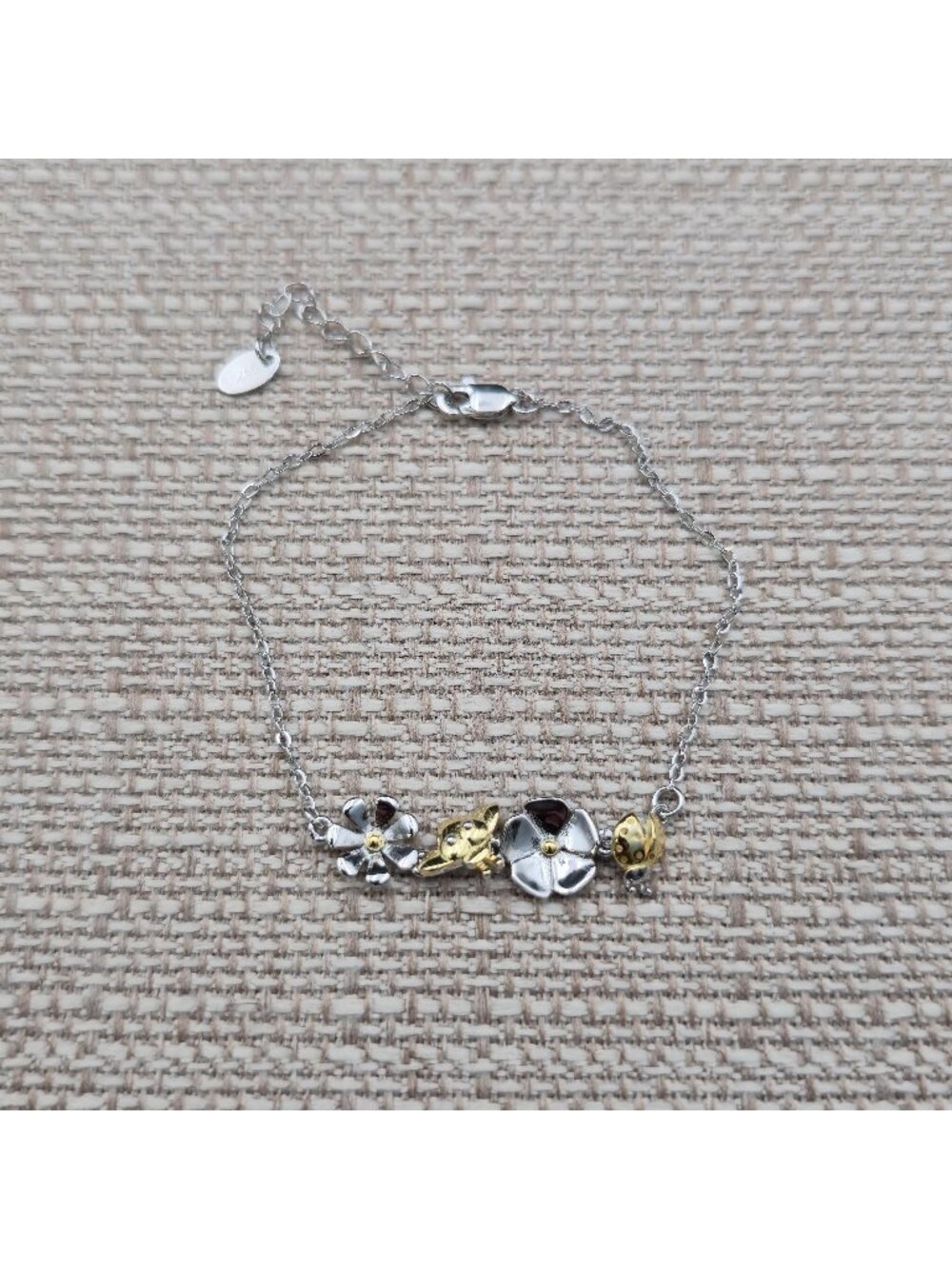 7.5 Inch Sterling Silver Two Tone Flower Bee Ladybug Chain Bracelet A8157